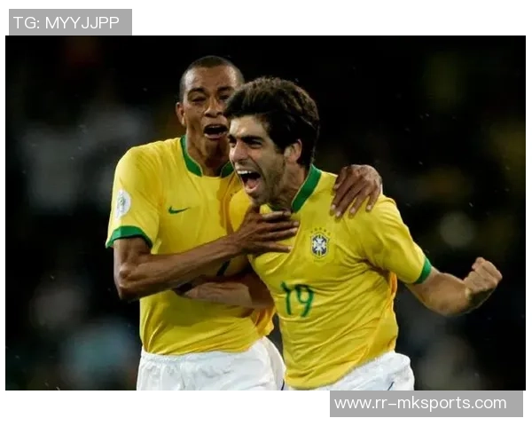 小儒尼尼奥在天下足球的崛起与传奇之路探索球场背后的故事与梦想 小儒尼尼奥在天下足球的崛起与传奇之路探索球场背后的故事与梦想