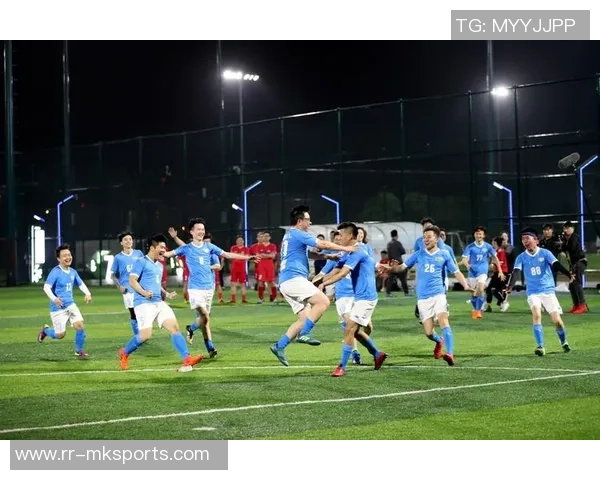 掌握足球30招过人技巧轻松突破防线提升球技水平的全面指南 掌握足球30招过人技巧轻松突破防线提升球技水平的全面指南